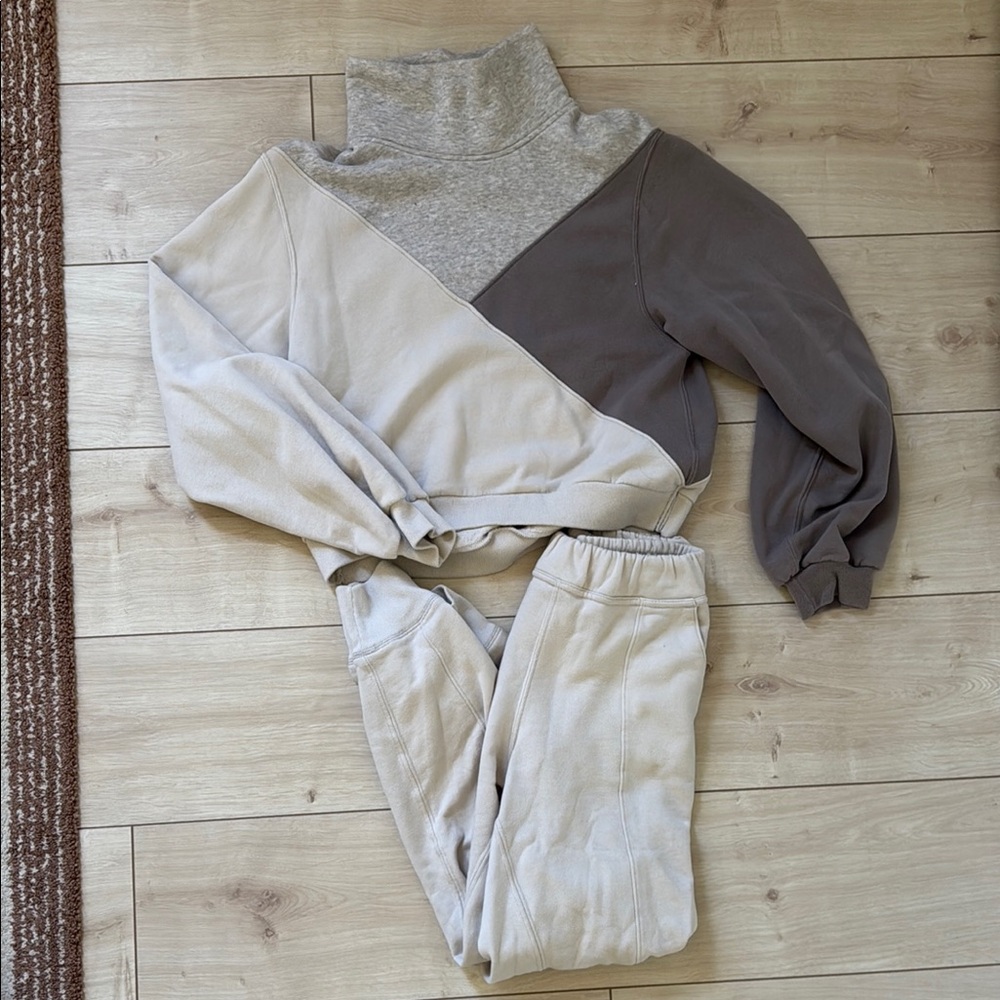 Colorblock Women's Sweater and Joggers